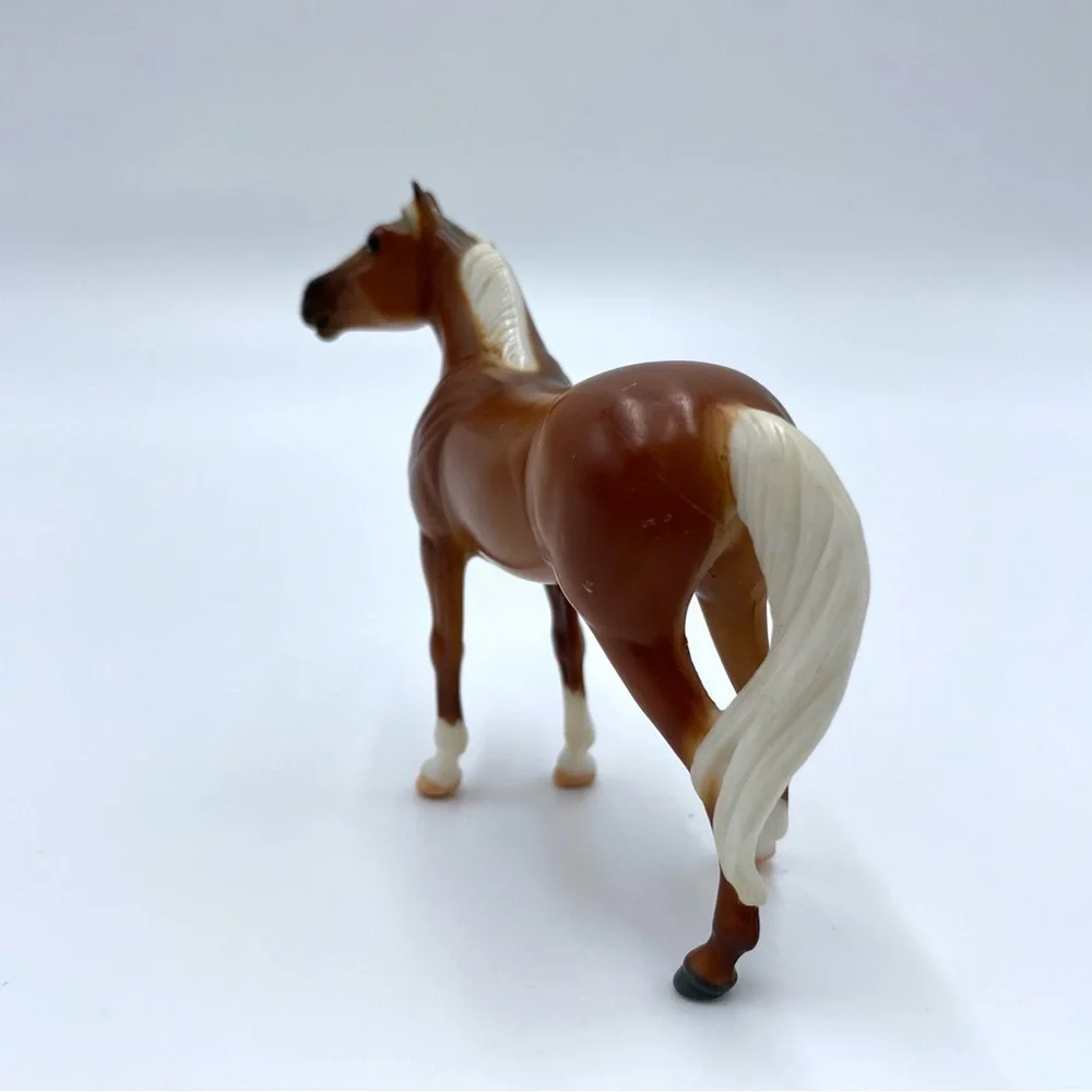 Breyer Stablemates Standing Stock Horse G3 - 5621 - Palomino - 2007 - Picture 4 of 8